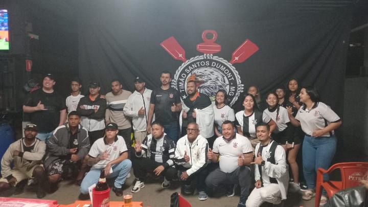 Torcida do Corinthians se reúne na 